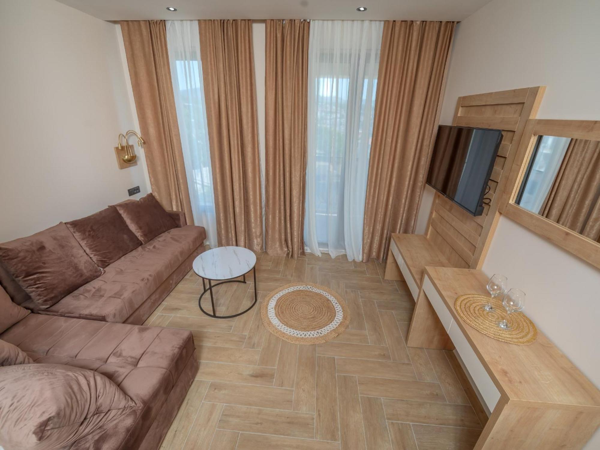 Hotel Diman Dobra Voda Bilik gambar