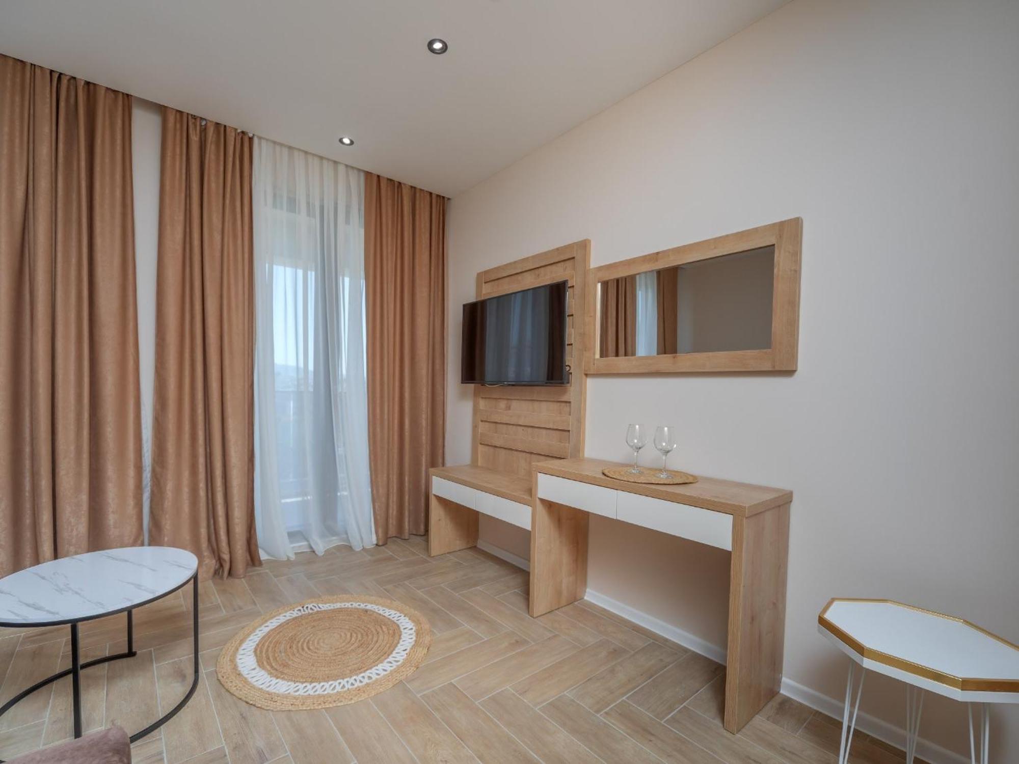 Hotel Diman Dobra Voda Bilik gambar